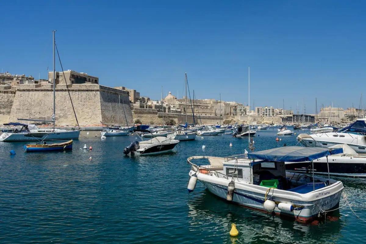 Modern Apt Kalkara Seafront! Экстерьер фото