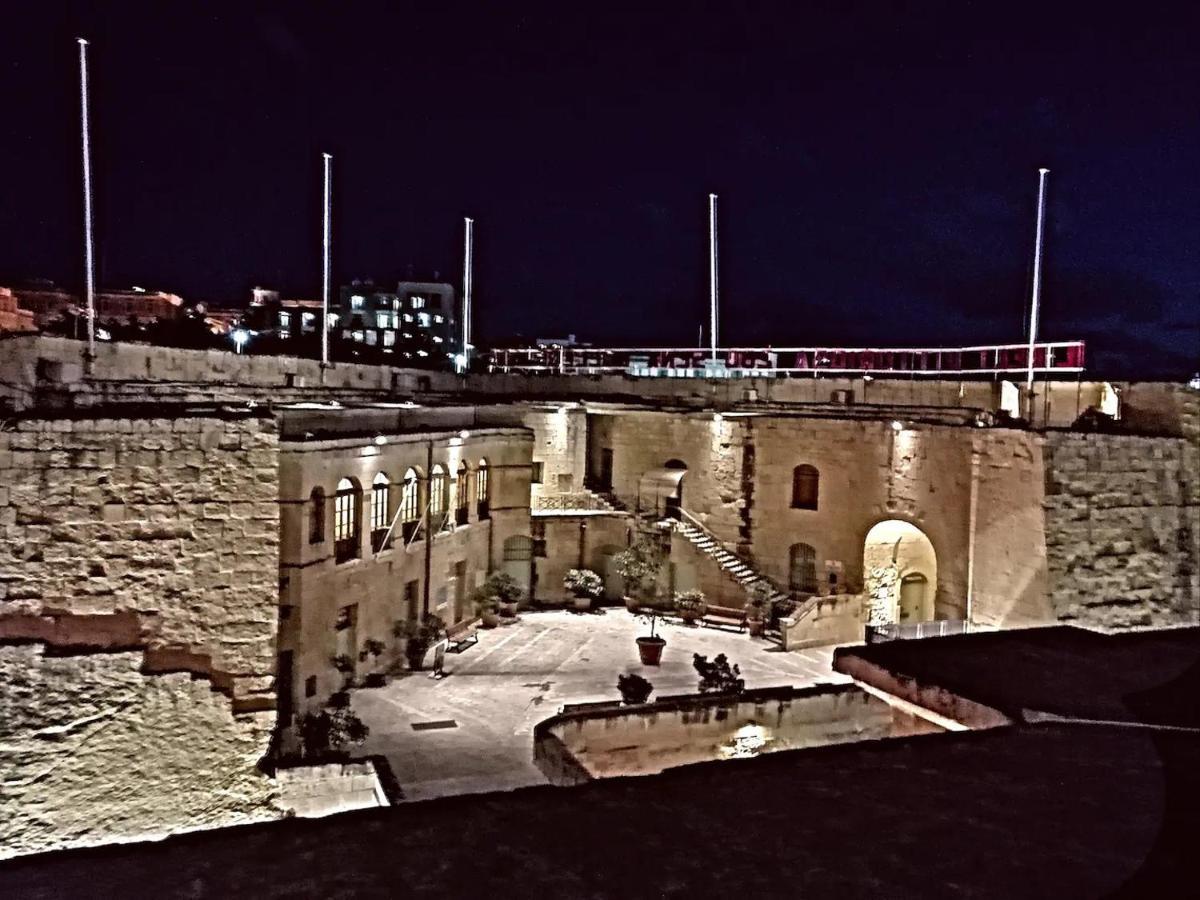 Modern Apt Kalkara Seafront! Экстерьер фото