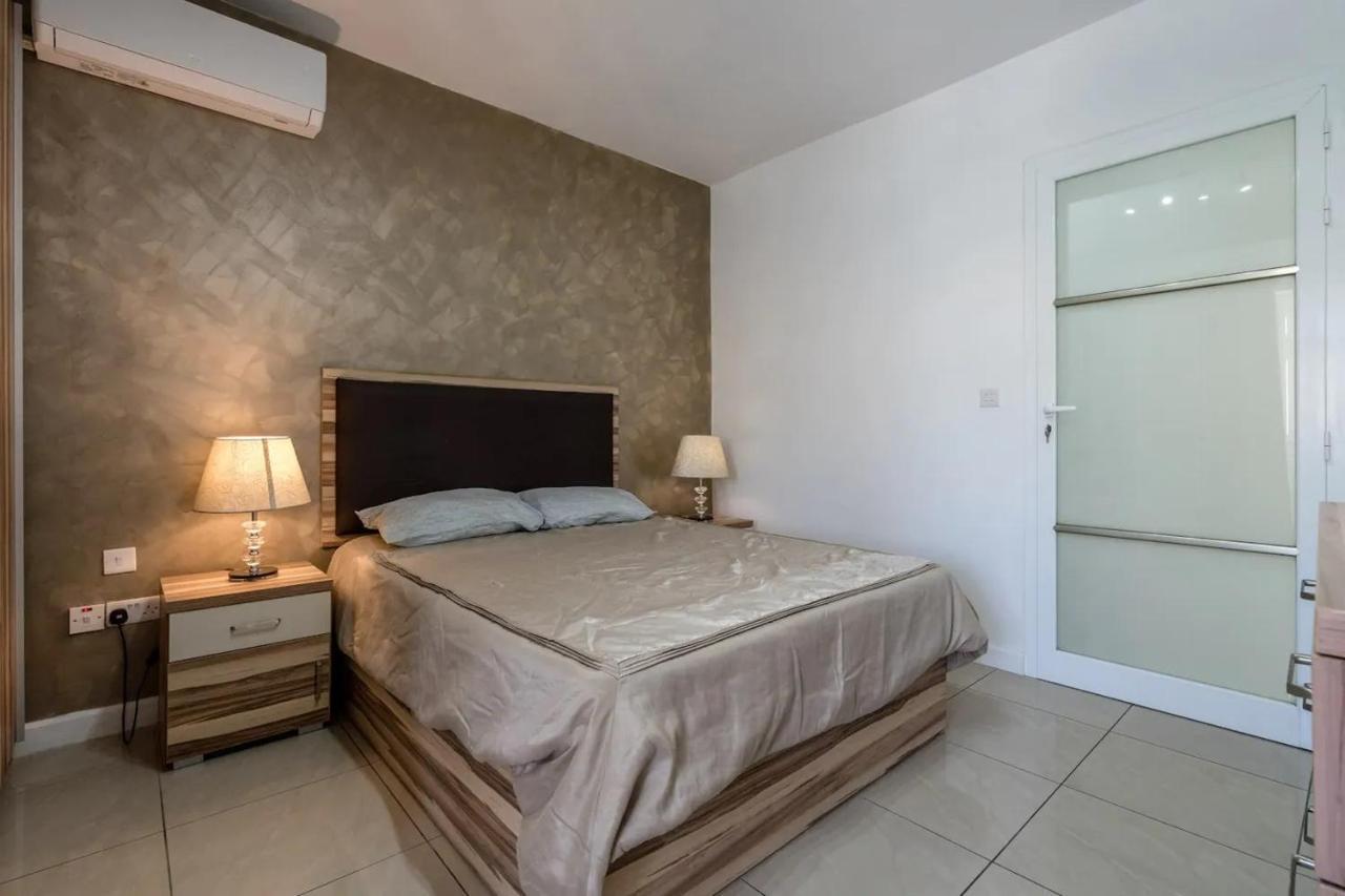 Modern Apt Kalkara Seafront! Экстерьер фото