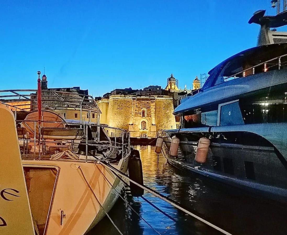 Modern Apt Kalkara Seafront! Экстерьер фото