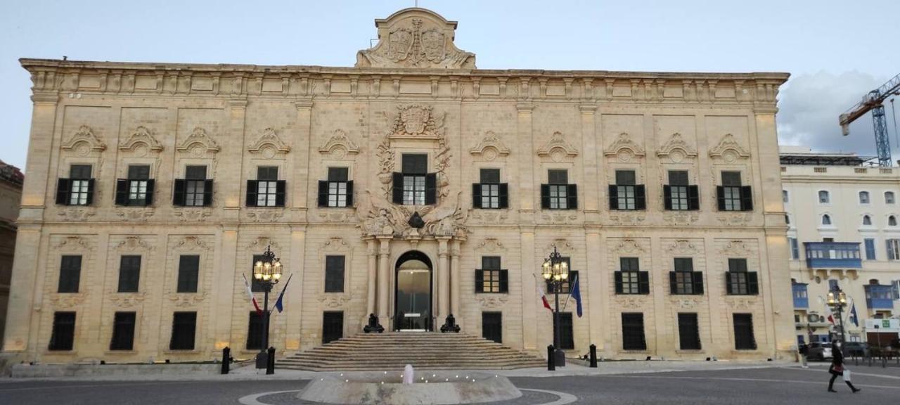 Modern Apt Kalkara Seafront! Экстерьер фото