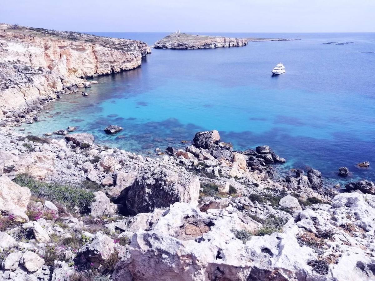 Modern Apt Kalkara Seafront! Экстерьер фото