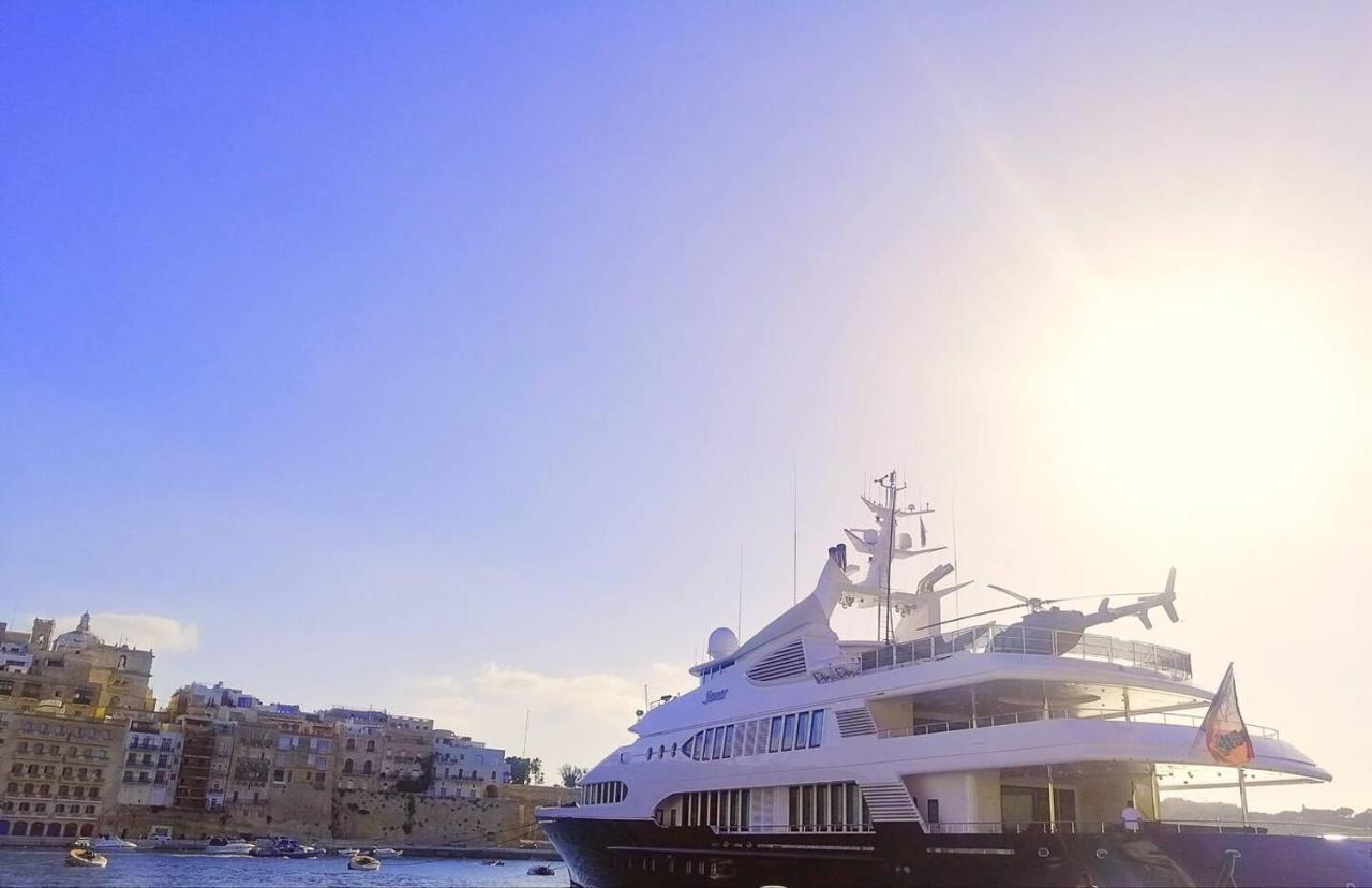 Modern Apt Kalkara Seafront! Экстерьер фото