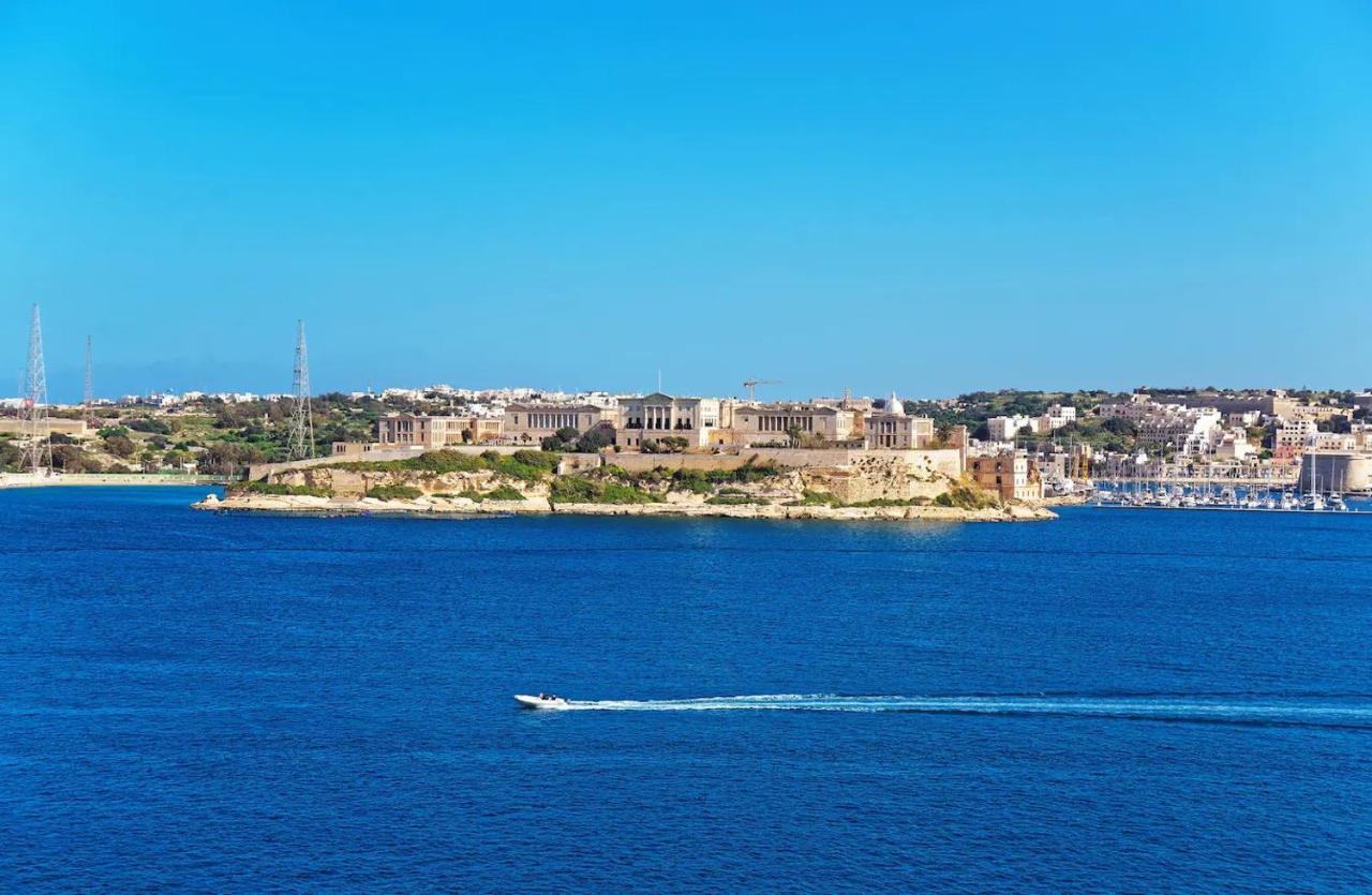 Modern Apt Kalkara Seafront! Экстерьер фото