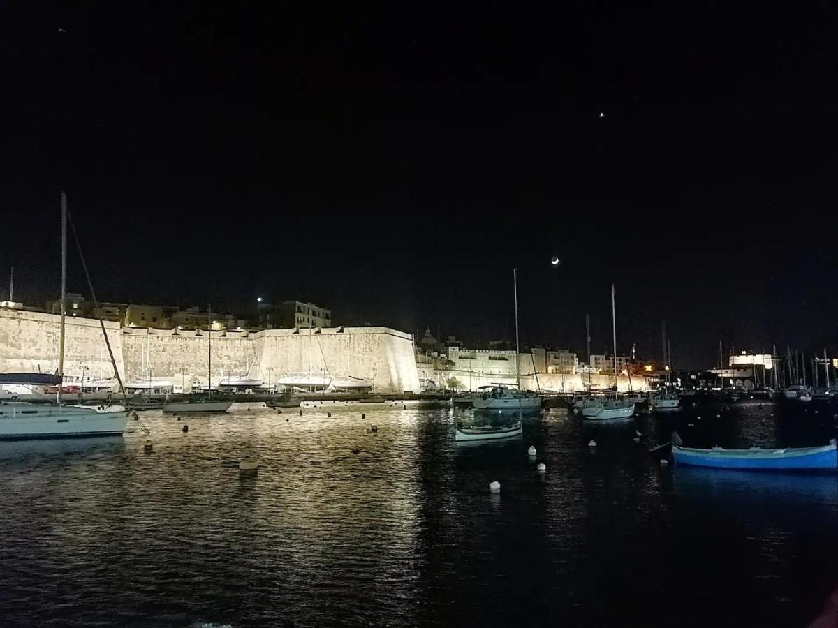 Modern Apt Kalkara Seafront! Экстерьер фото